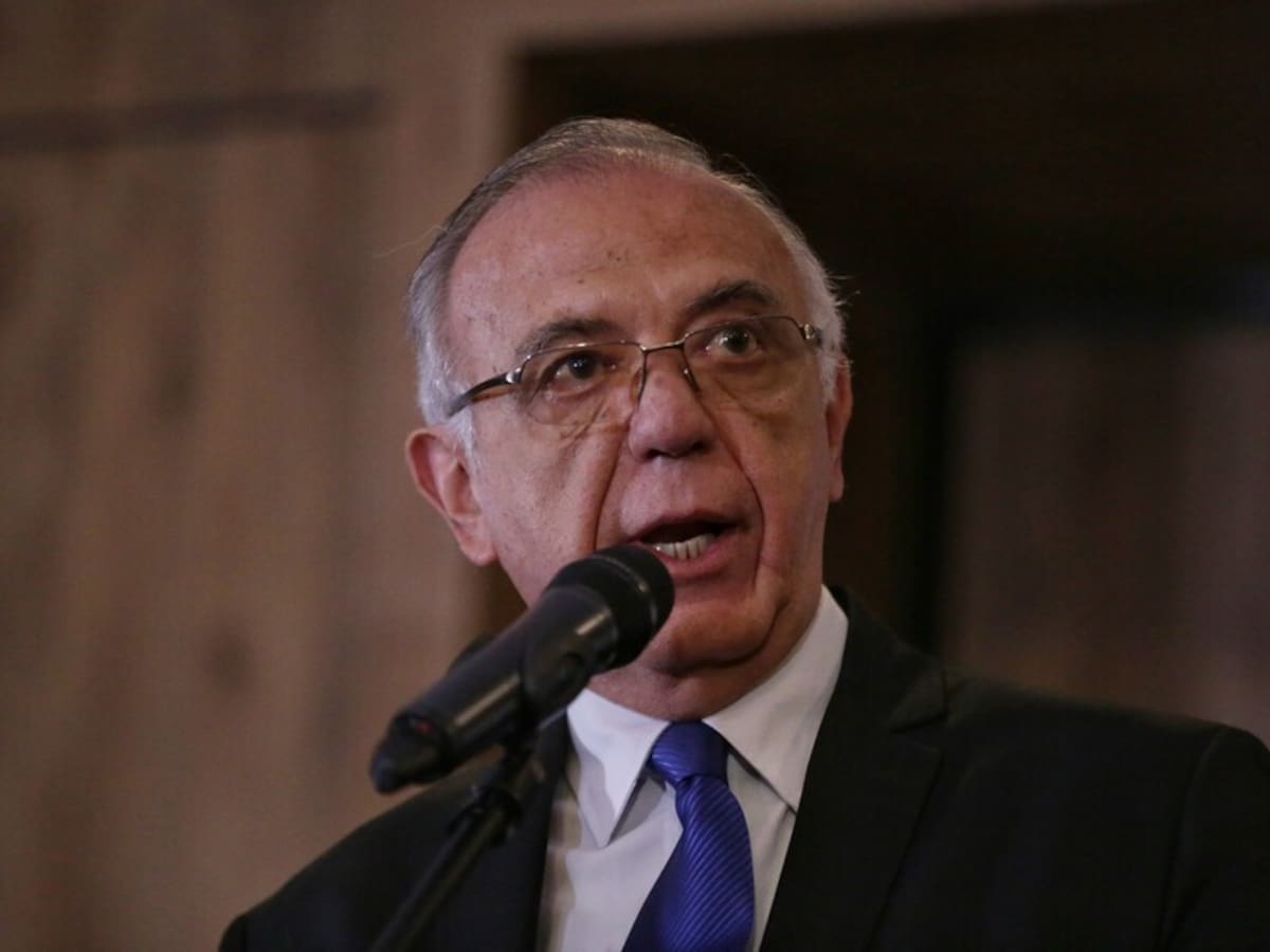 Al Oído: El ministro de Defensa fracasó