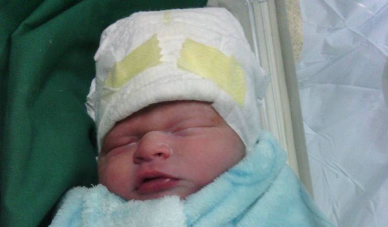 Este es el bebé recién nacido que fue traído a Colombia luego de ser secuestrado. 