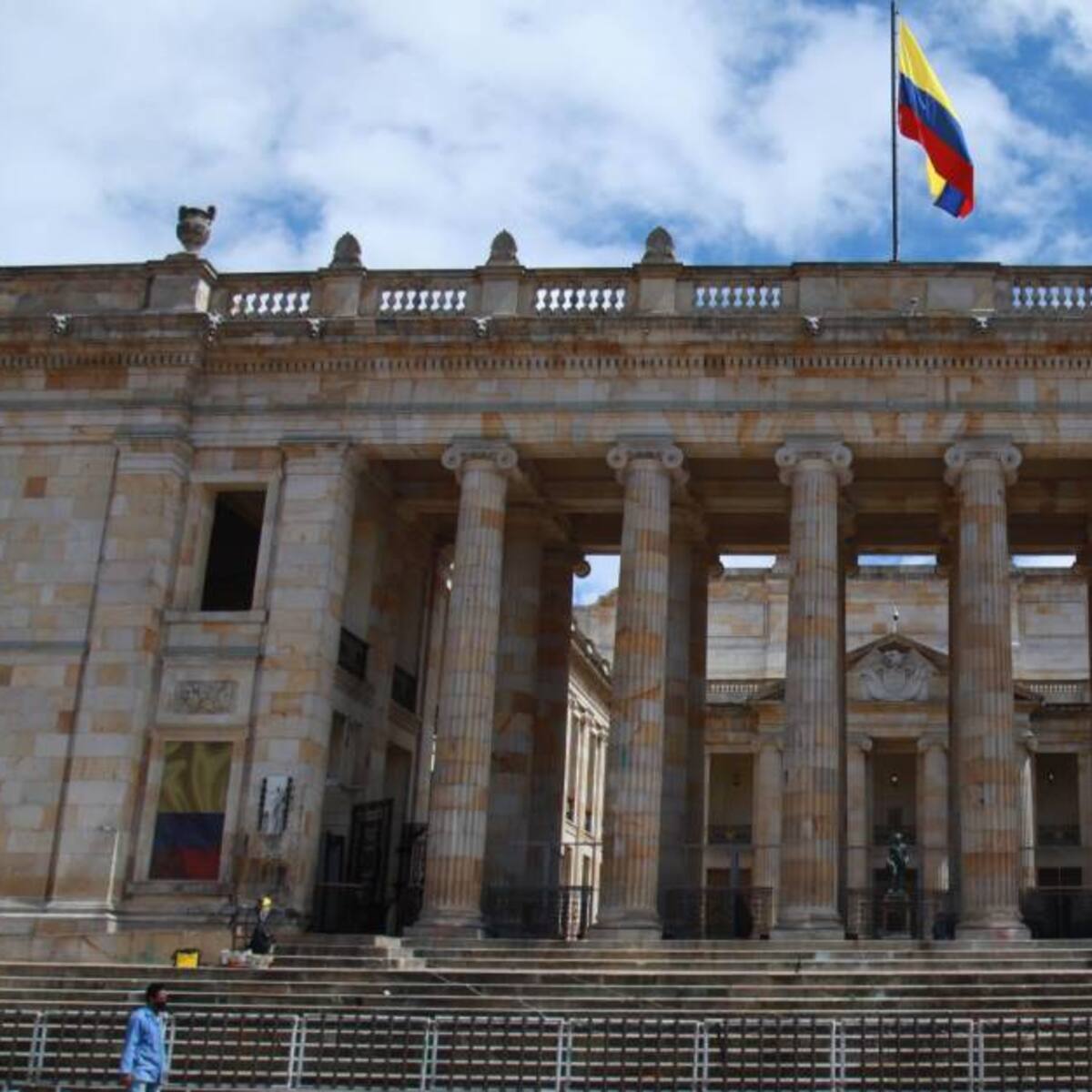 Vacaciones de congresistas se reducirían dos meses: vuelven a radicar proyecto