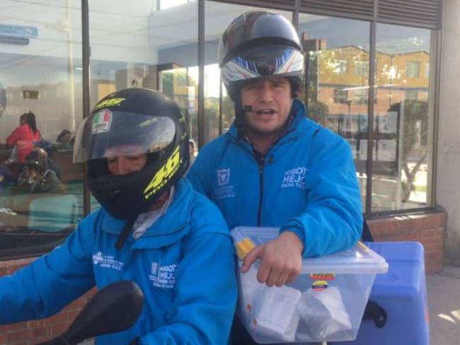 Así se trabaja entregando medicamentos a domicilio