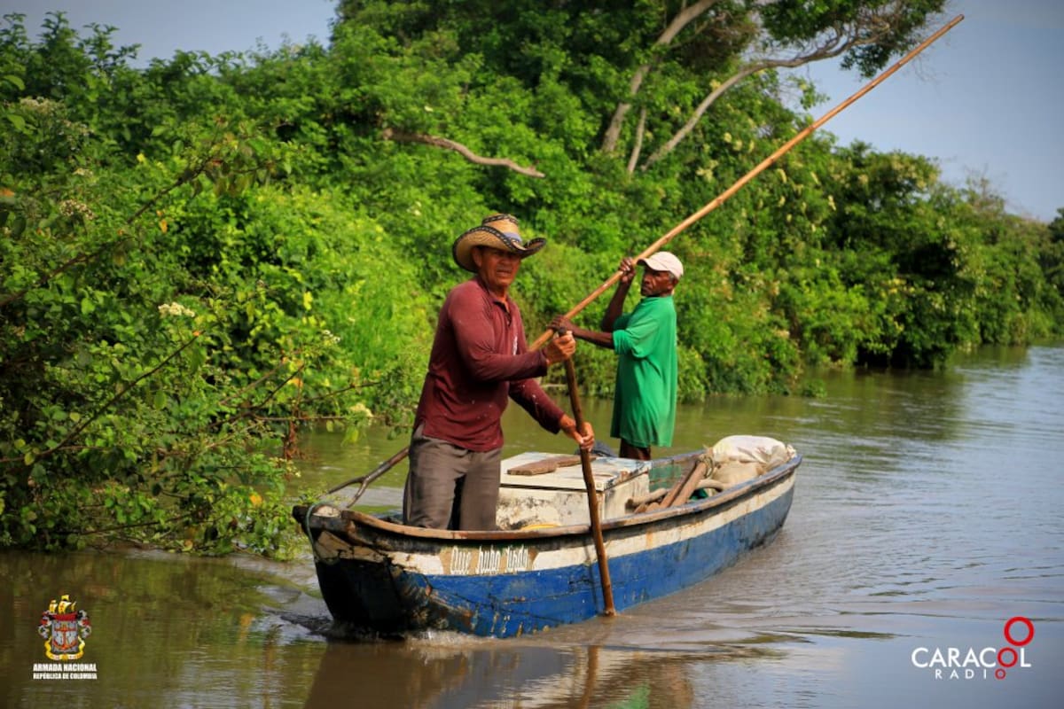 Los pescadores buscan el sustento de sus familias en el parque natural