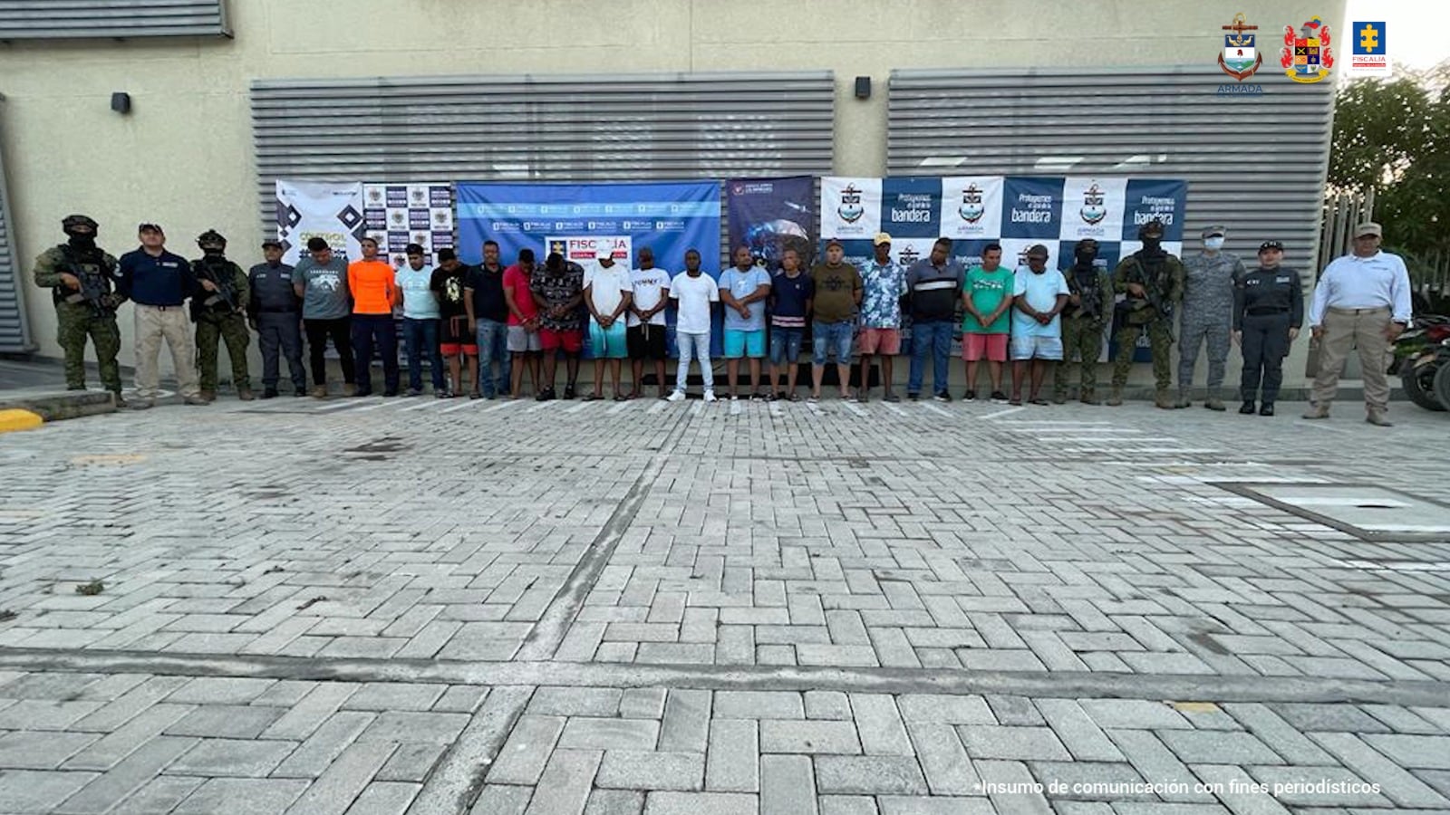 Cae la presunta banda'La agencia: 24 presuntos integrantes fueron capturados y judicializados, entre ellos cinco funcionarios de la Armada Nacional y uno de Migración Colombia.