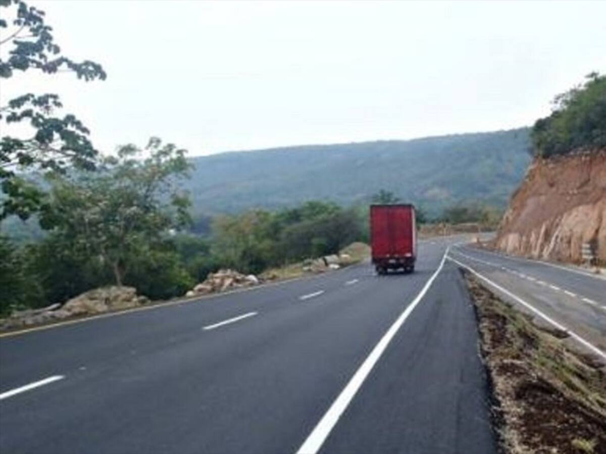 Un muerto y casi 30 heridos dejó accidente en vía Bogotá - Girardot