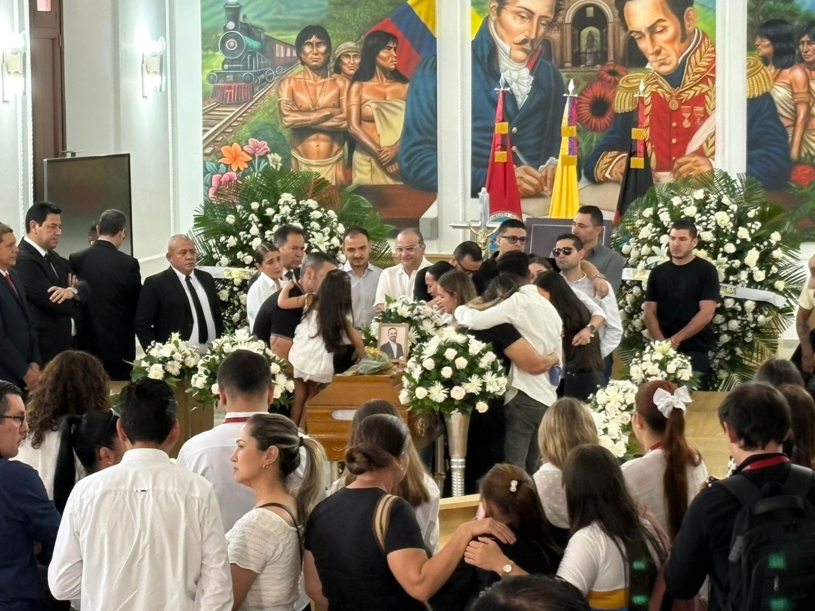 En cámara ardiente reposa el cuerpo del Representante a la Cámara Diógenes Quintero. / Foto: Jenny Márquez.