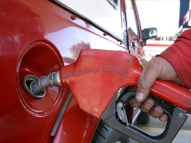 Gobierno autoriza reajuste en el precio de los combustibles para julio