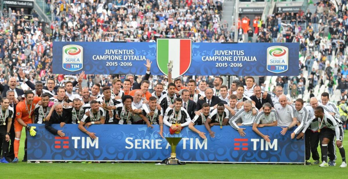 Plantel de Juventus campeón Serie A 15/16.