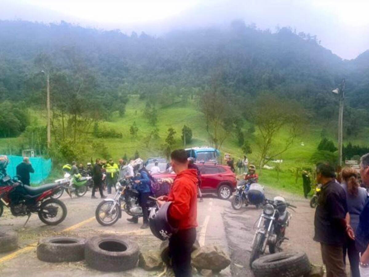 Usuarios de la Troncal Tequendama exigen la presencia del gobernador de Cundinamarca