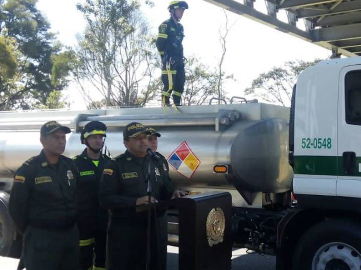 Policía recorre Cundinamarca para abastecer de agua a los municipios más afectados