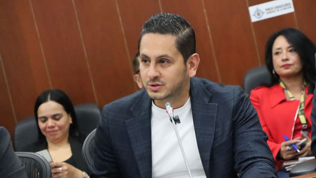 “Álvaro Uribe es inocente y ojalá fuera ministro de Defensa”: senador Esteban Quintero