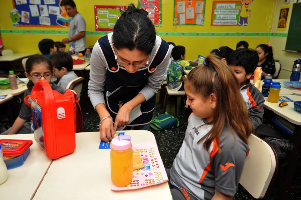 La cantante peruana nació hace 20 años en Lima, y ha ganado fama a través de sus videos en YouTube.