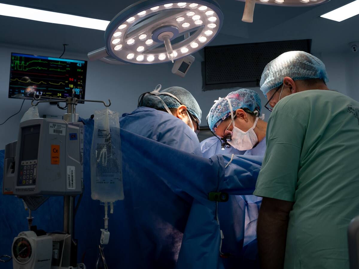 Implantan con éxito en Santander un corazón artificial: es el primero de su tipo en América Latina