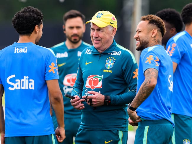 22 June 2026, USA, New York: Soccer: World Cup, Brazil training session. Coach Carlo Ancelotti (center, Brazil) talks with Neymar (right, Brazil) and Marquinhos (left, Brazil) before practice. Photo: Tom Weller/dpa (Photo by Tom Weller/picture alliance via Getty Images)