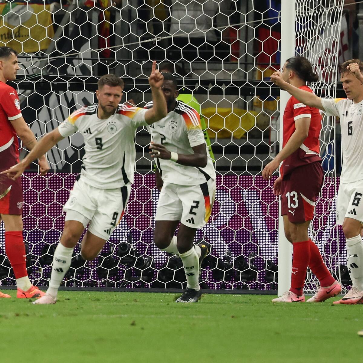 Alemania se salva del batacazo: agónico empate con Suiza para mantenerse líder de su grupo