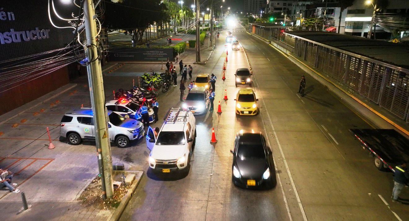 77 motocicletas y 10 automóviles. Además, 10 conductores dieron positivo en las pruebas de alcoholemia