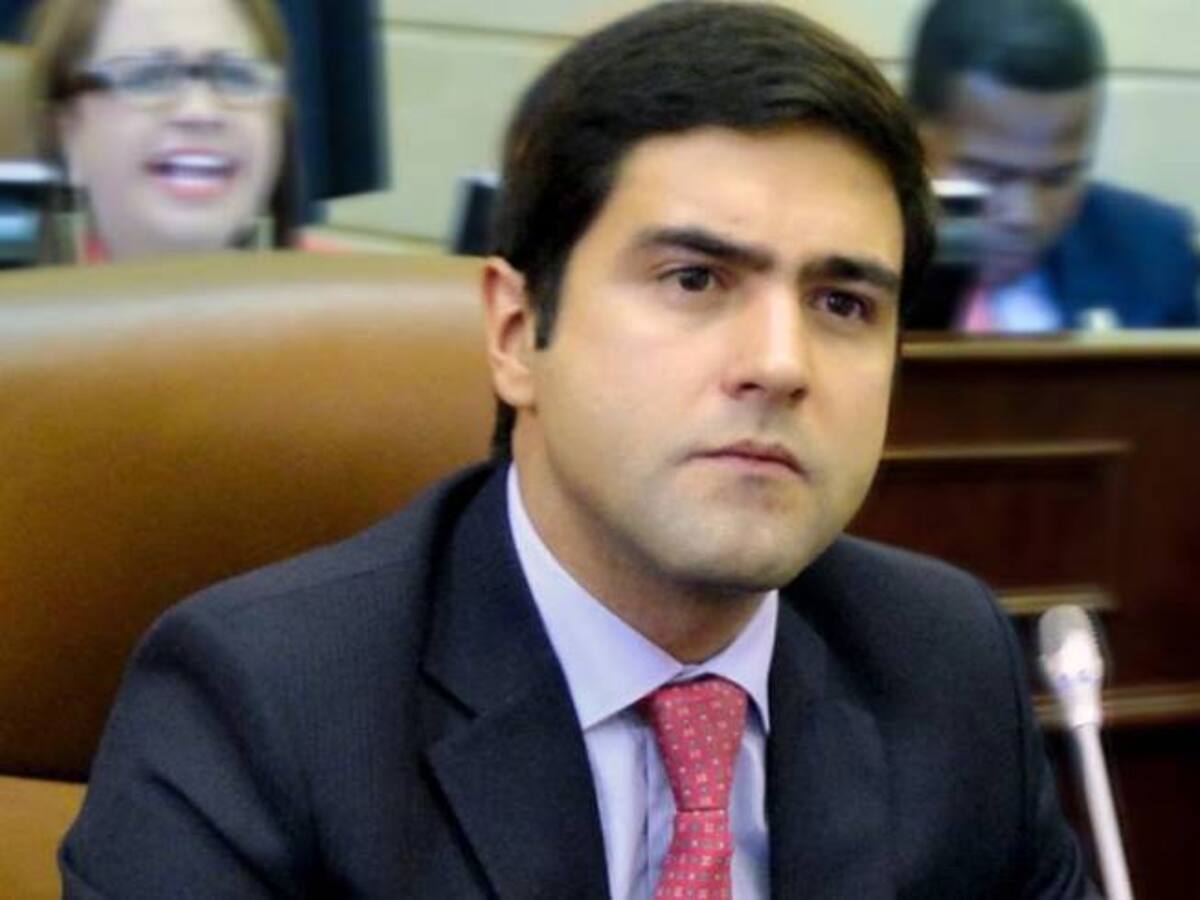 Uribistas denuncian infiltración criminal y del gobierno en marcha del 2 de abril