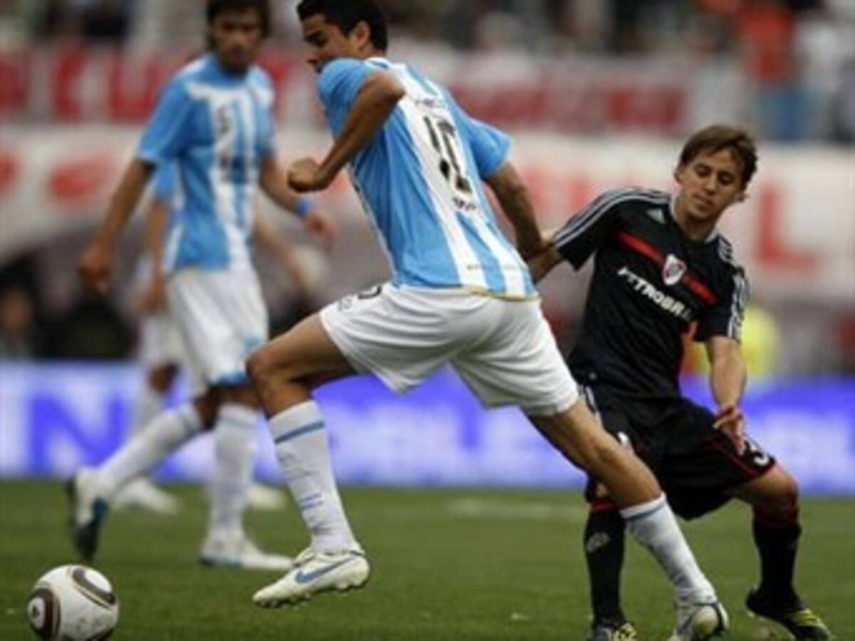 La zurda del colombiano Giovanni Moreno enloquece a los hinchas del Racing