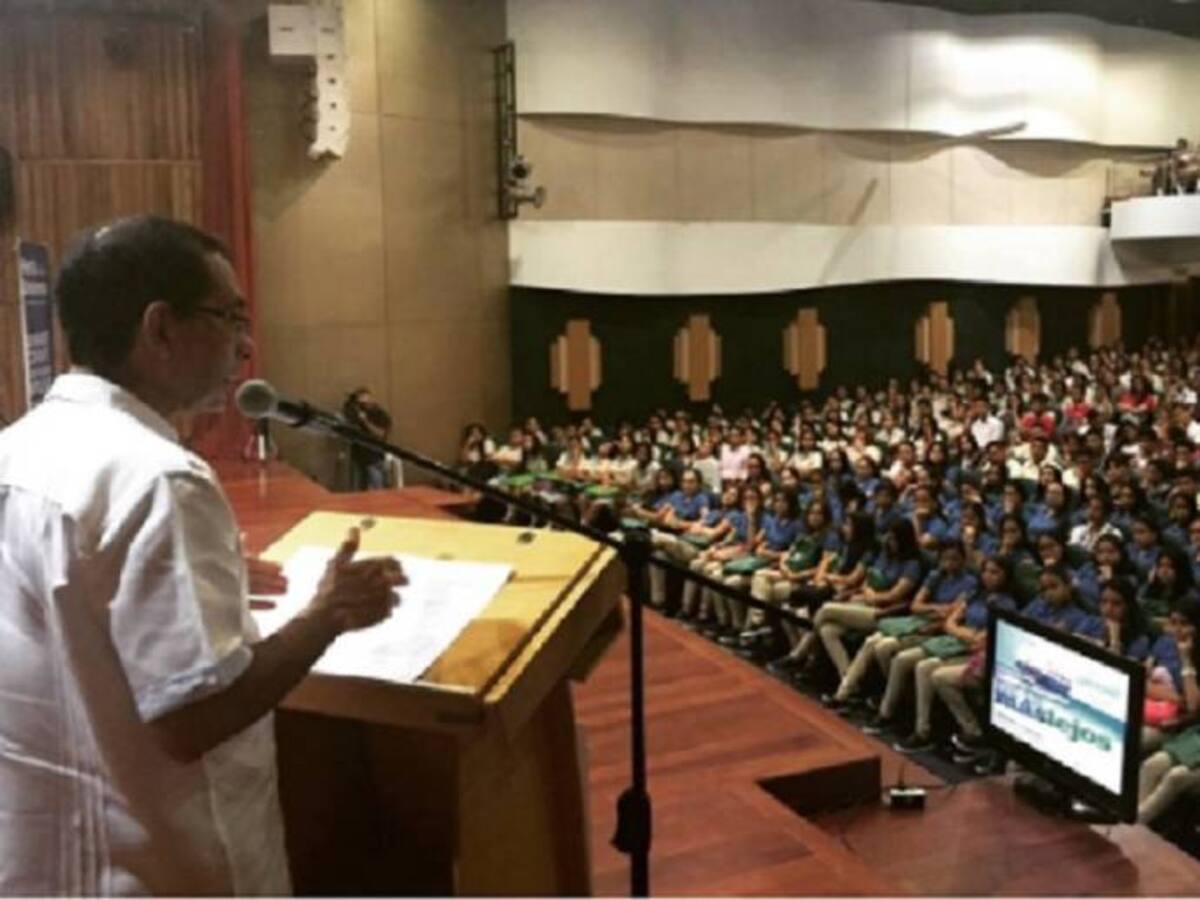 La academia está llamada a formar ciudadanos para la paz, dice rector de Unisimón