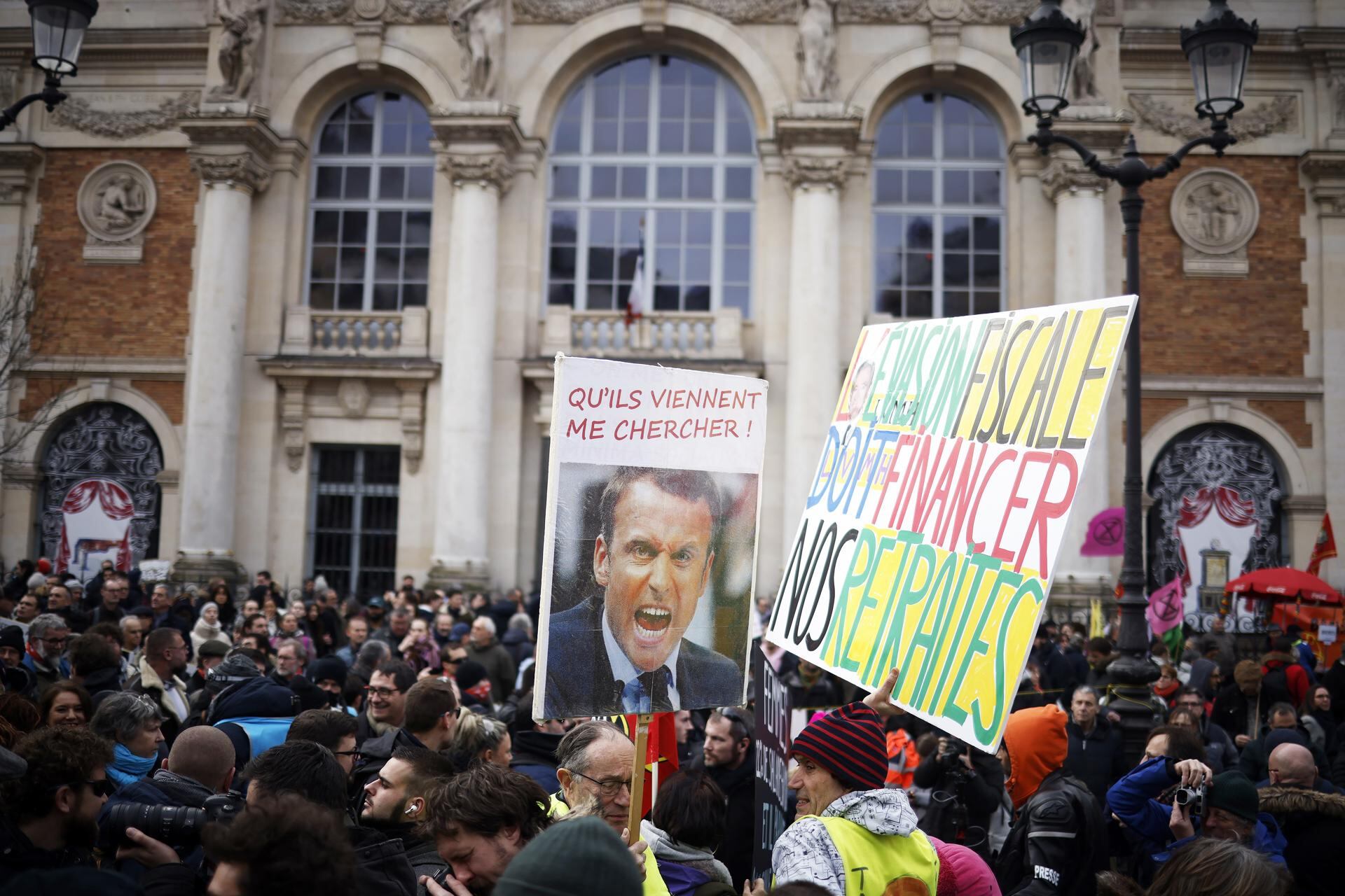Protestas en París contra la reforma pensional. Foto: Yoan Valat / Agencia EFE