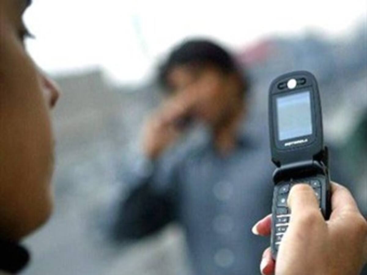 Congresistas piden plazo para registrar celulares prepago