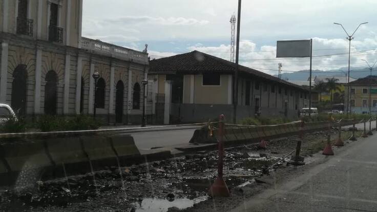 Obras inconclusas y sin señalización en Armenia, trampas mortales