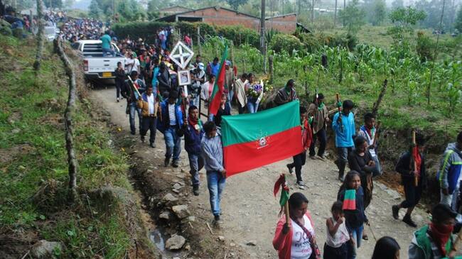 En medio de un multitudinario acto simbólico fue despedido el comunicador Eider Arley Campo Hurtado, asesinado por presuntos disidentes de las Farc. Foto: Cric