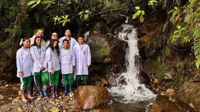 El proyecto "Pintando el Río", de la Institución Educativa Tulio Arbeláez, representará al Huila en las Olimpiadas STEM+ Colombia 2026 con la aplicación YumApp. Foto Relacionada