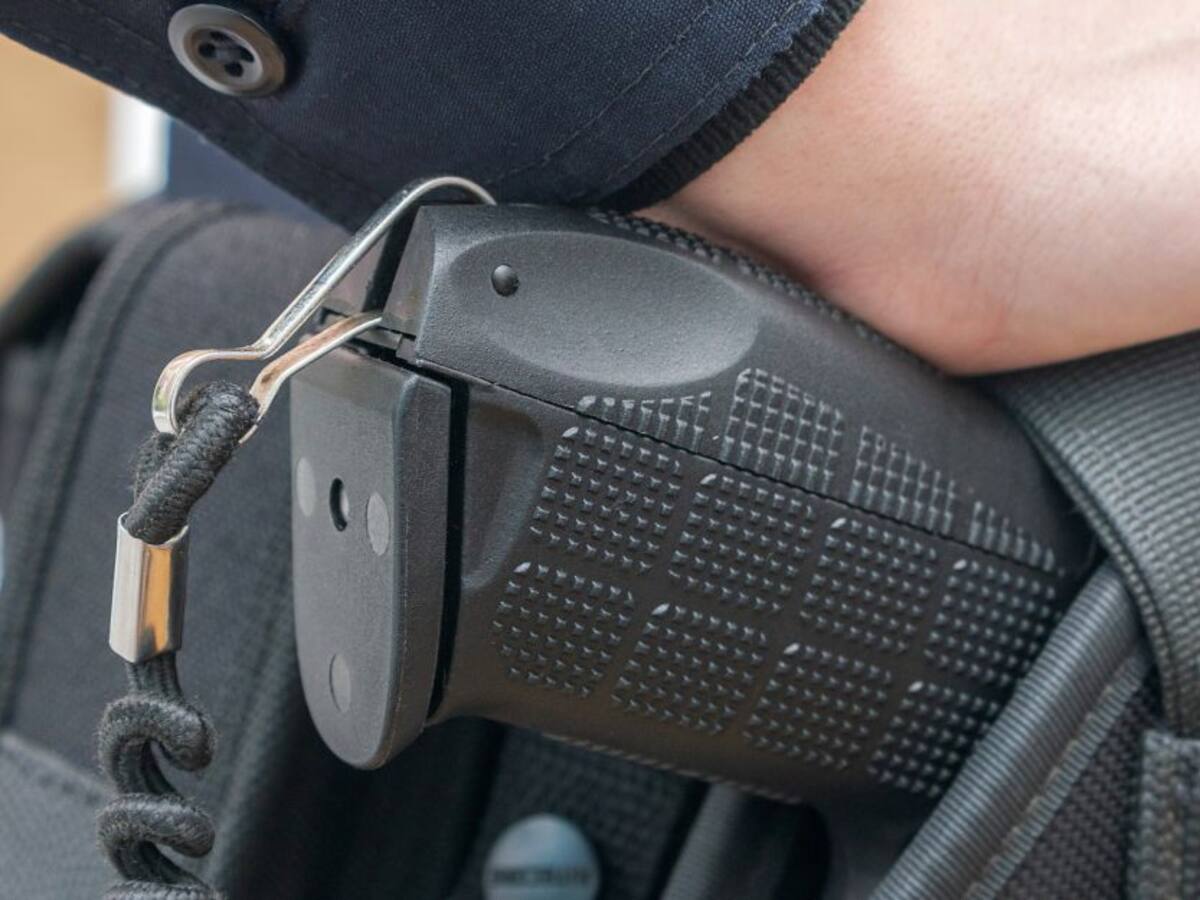 ¿Se pagó de más por pistolas eléctricas para la Policía en Bogotá?