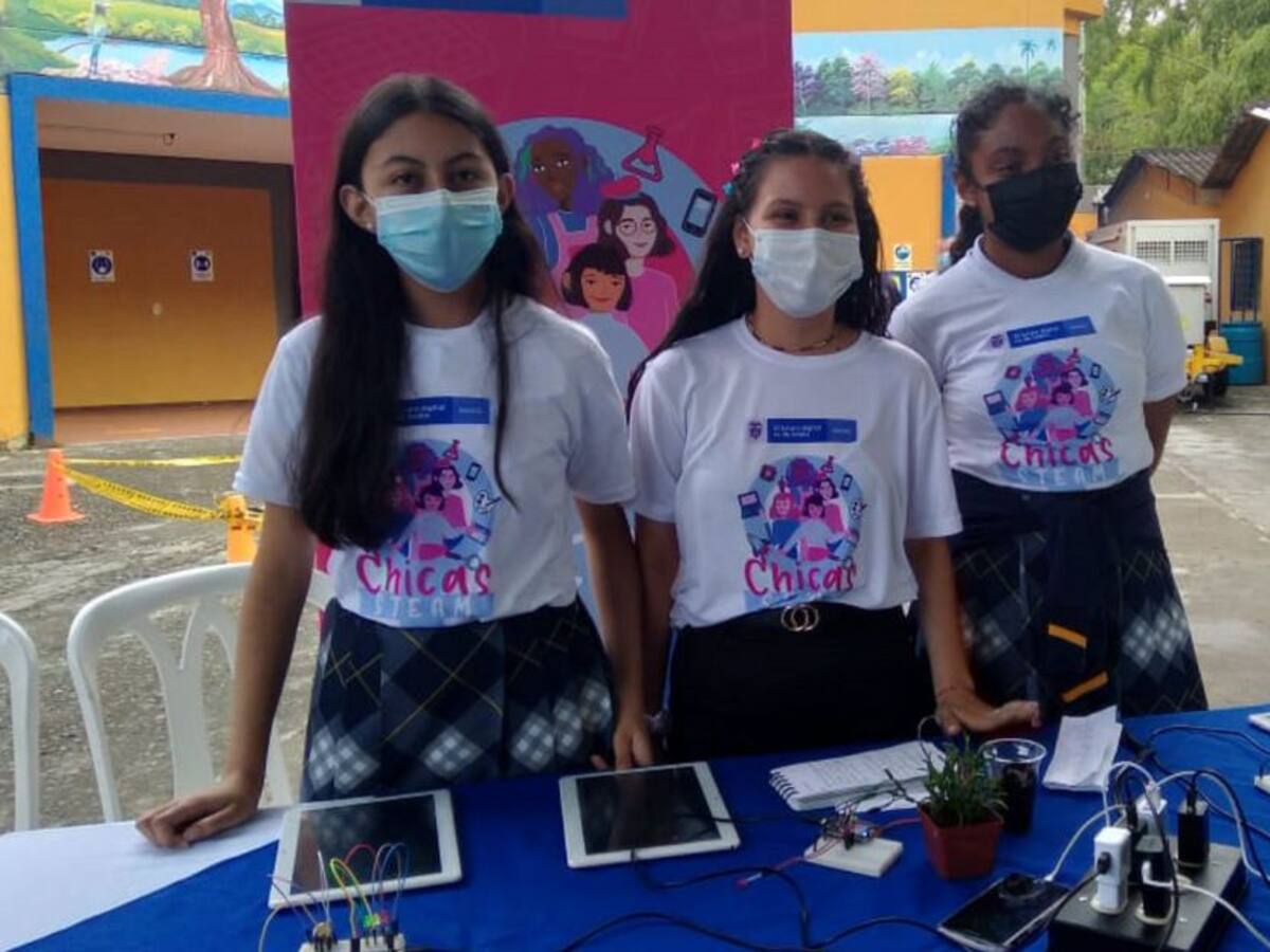 En Armenia se realizó la nueva edición del programa ‘Chicas Steam’