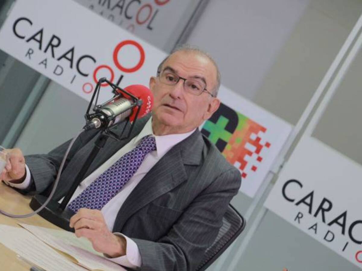 De la Calle dice que se mantiene "en la banca" ante invitación de Petro