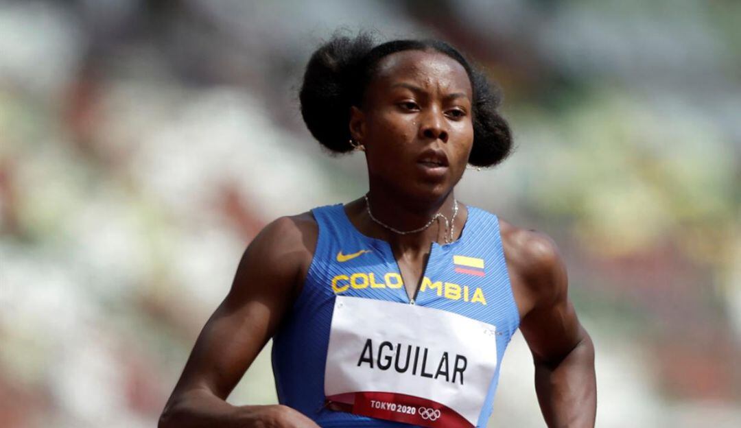 Evelis Aguilar en la prueba de los 100 metros vallas