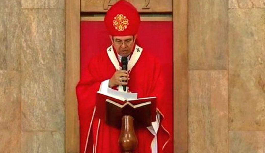 Monseñor Pablo Salas, durante Santa Misa.