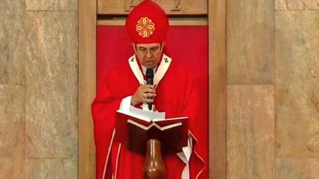 Monseñor Pablo Salas, durante Santa Misa.