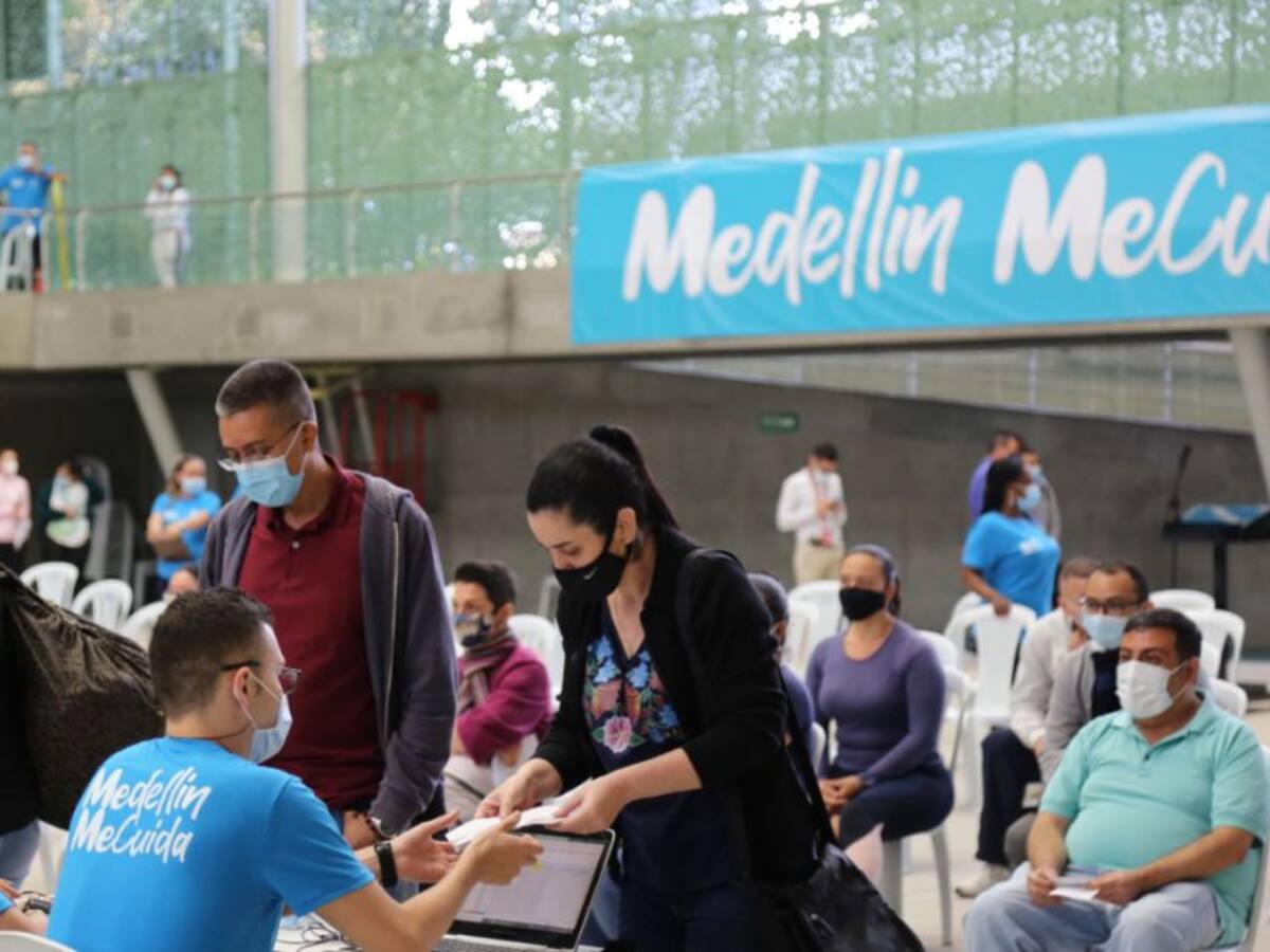Inicia jornada de vacunación sin cita para mayores de 45 años en Medellín