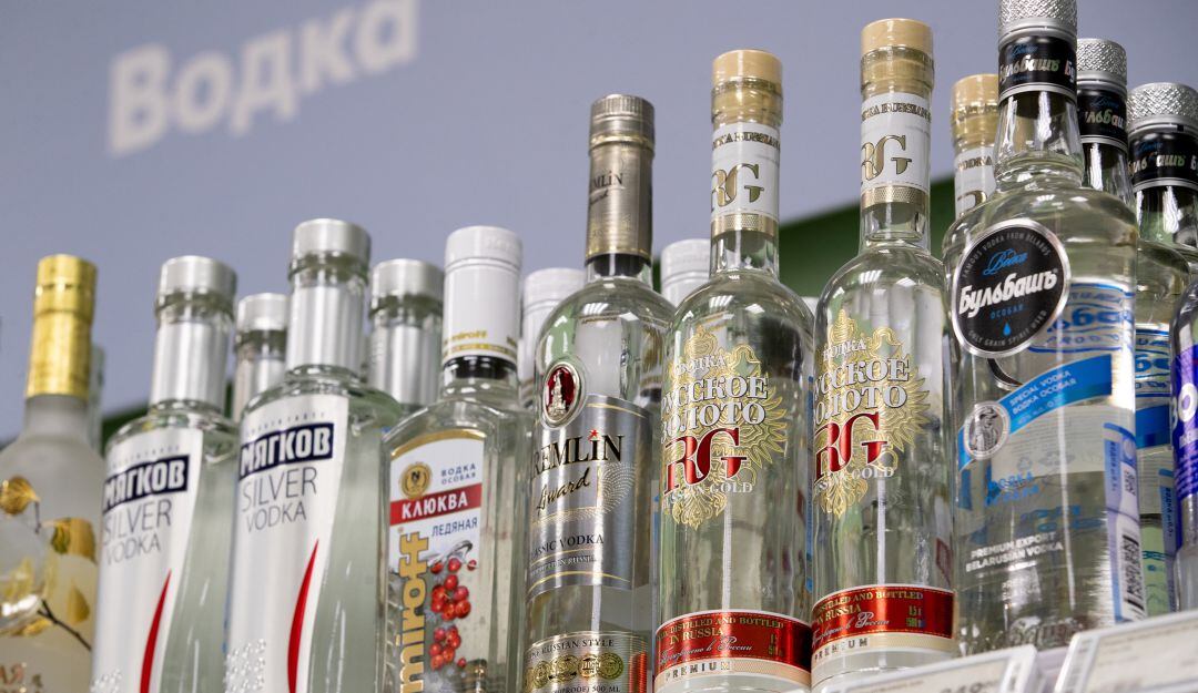 Bares de EE.UU no sirven vodka ruso en protesta por invasión en Ucrania