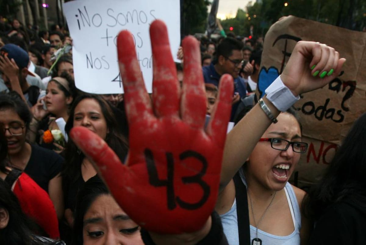22 de octubre 2014. Los manifestantes protestan la desaparición de 43 estudiantes en la Ciudad de México.
