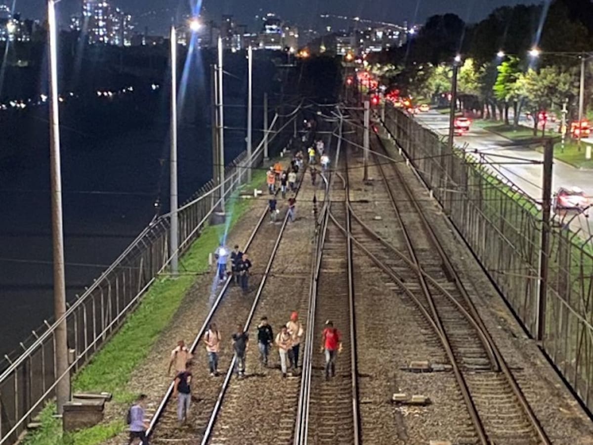 El Metro de Medellín suspendió la operación en todas las estaciones en la noche del lunes
