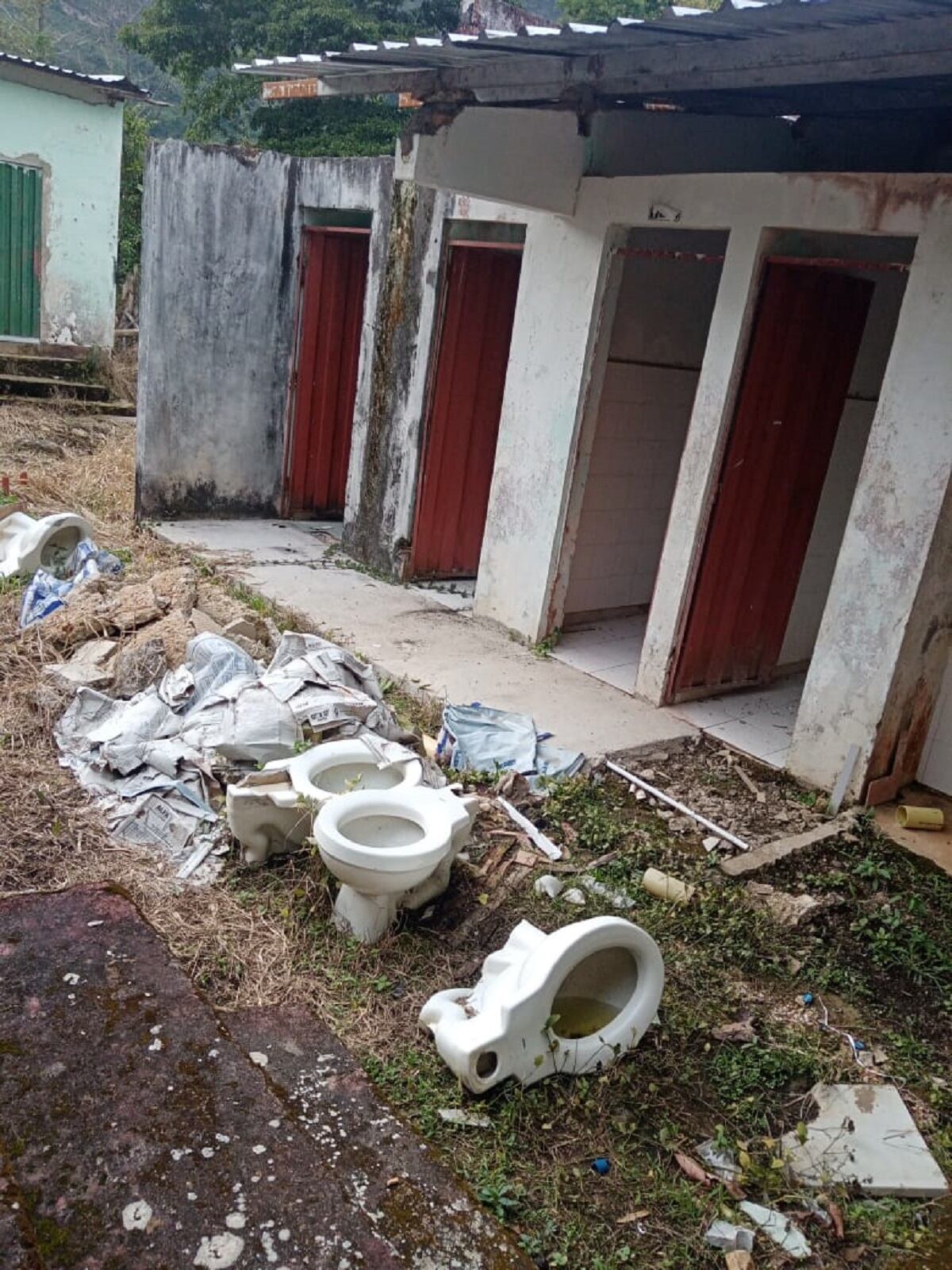 Sin batería sanitarias colegio del municipio de Cunday, los niños no pueden tomar sus clases completas.