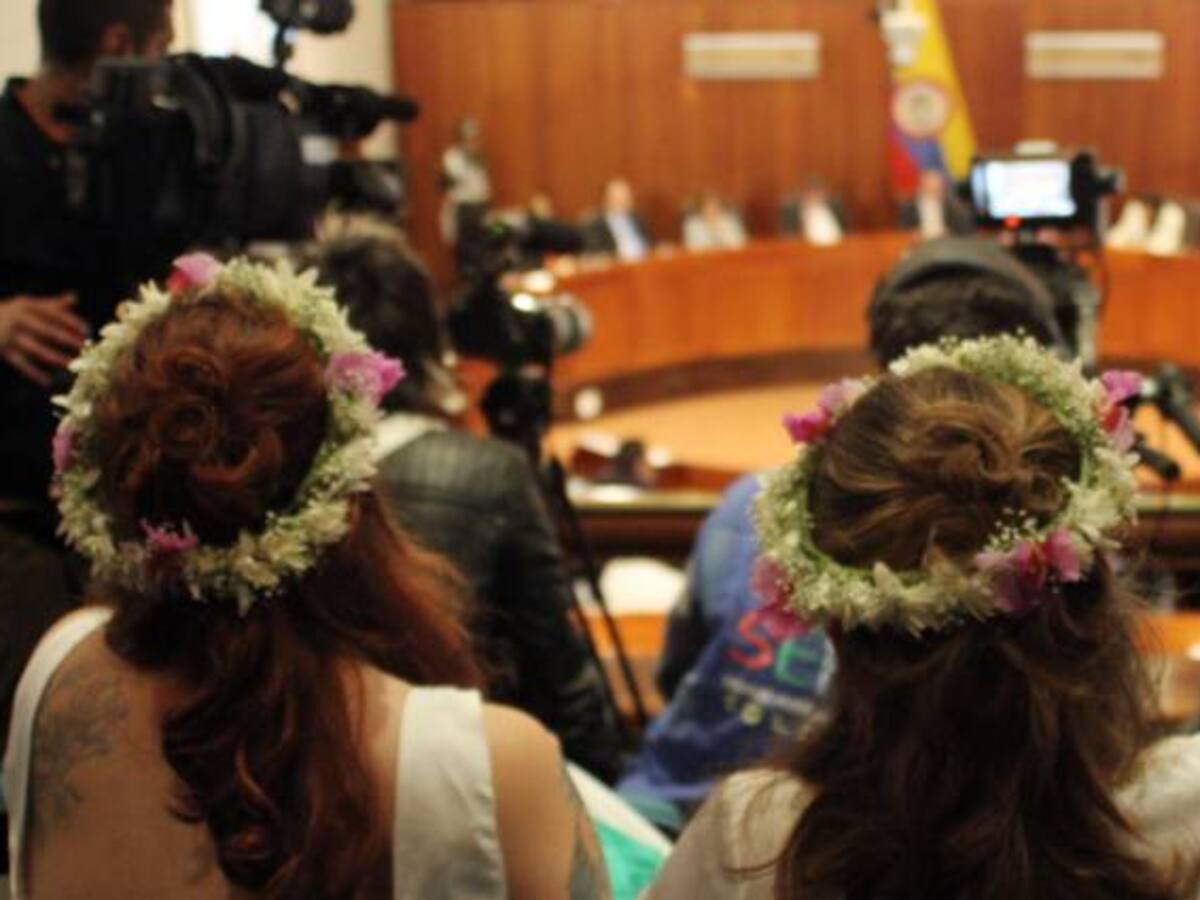 Estudian posibilidad de que niños puedan ser registrados con dos mamás y dos papá