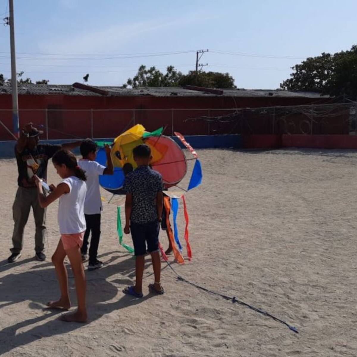El cielo de Santa Marta se alegra con las cometas de colores