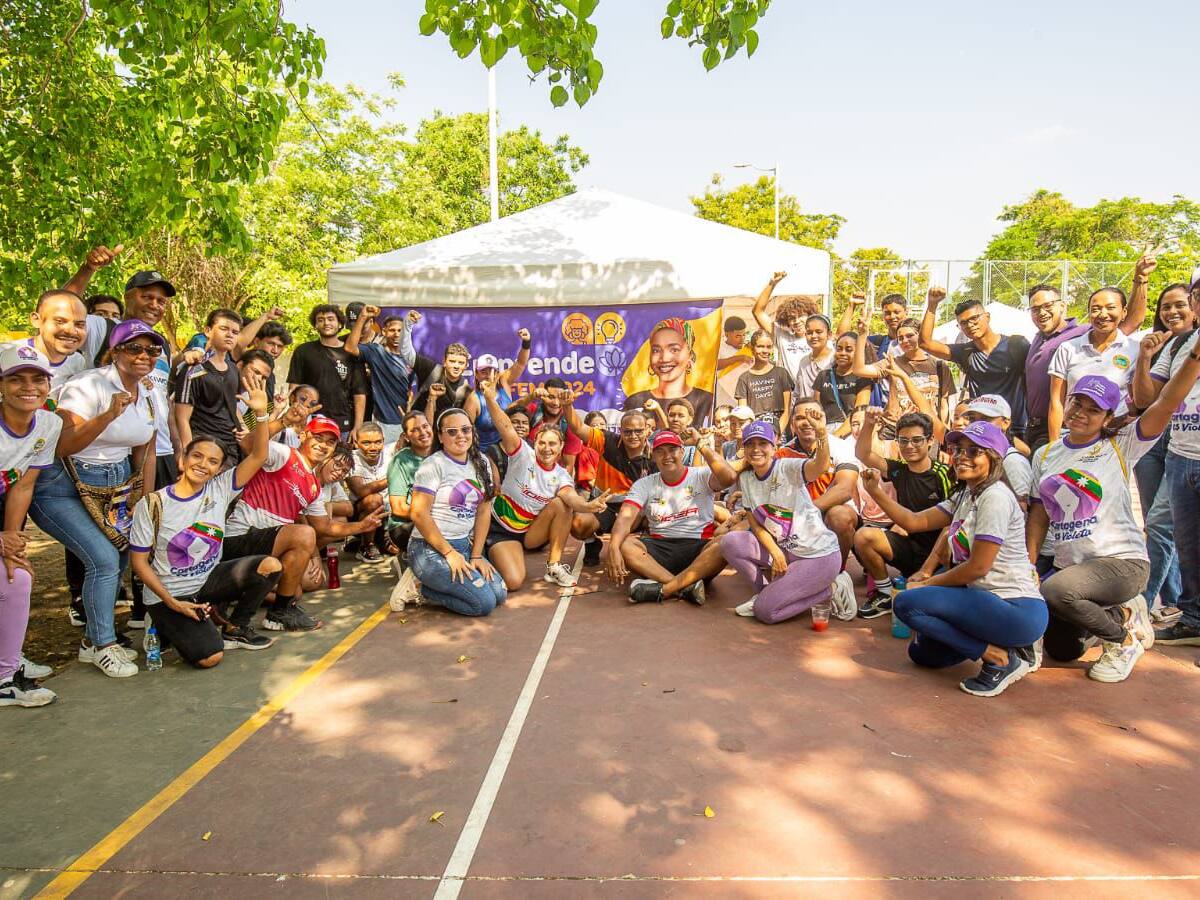 Mujeres emprendedoras realizaron feria en cancha de Parque Heredia