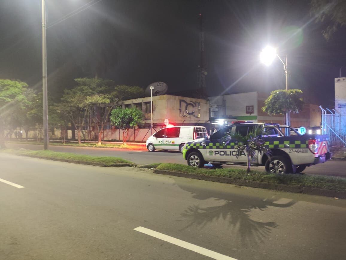 Lanzaron artefacto explosivo contra sede de RCN en Cali. Foto: suministrada.