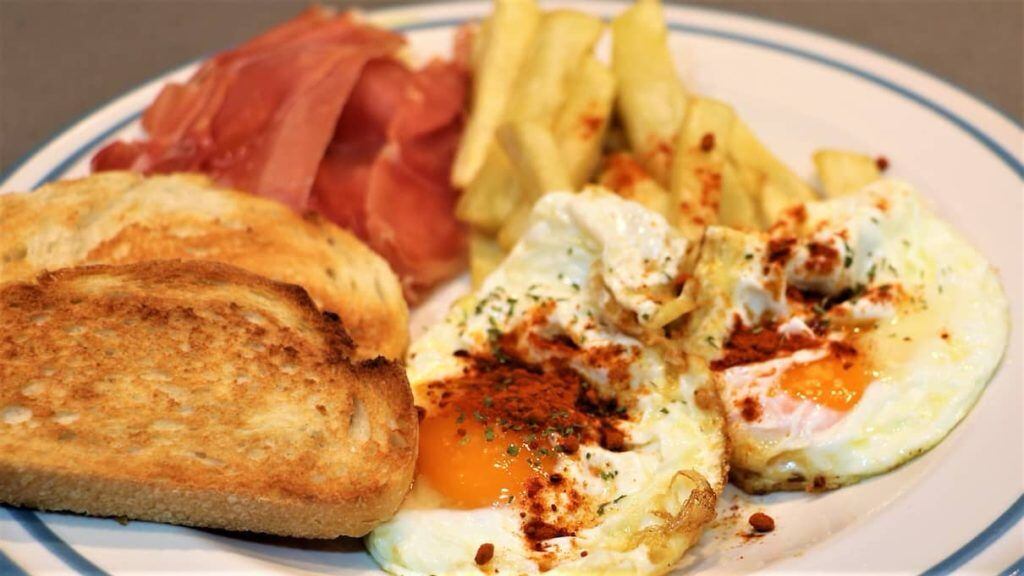 En Colombia, es tradicional que el Jueves Santo se haga el desayuno de los siete potajes