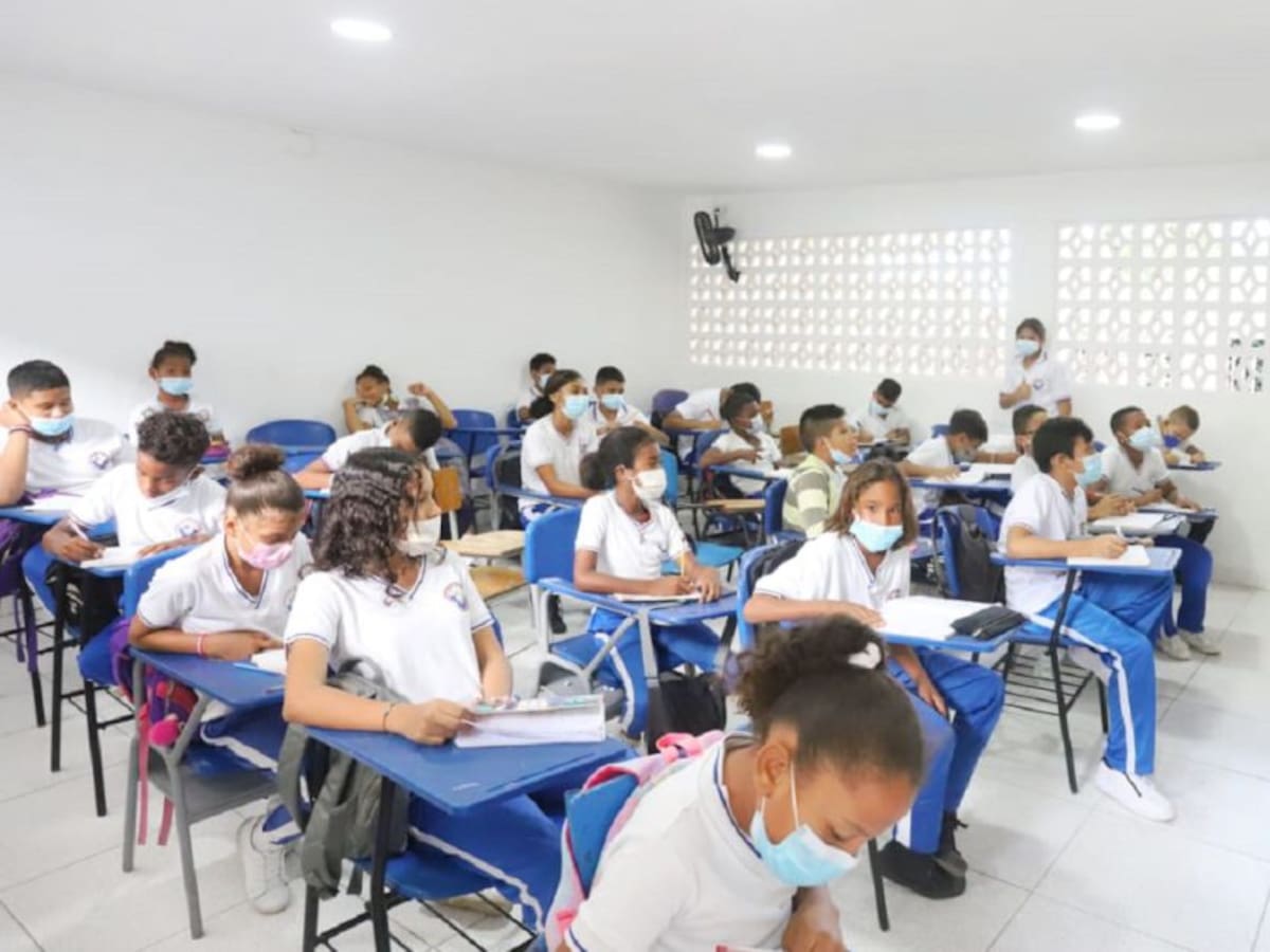 Tras nueve años estudiantes de Hijos de María retornaron a sede Rafael Tono