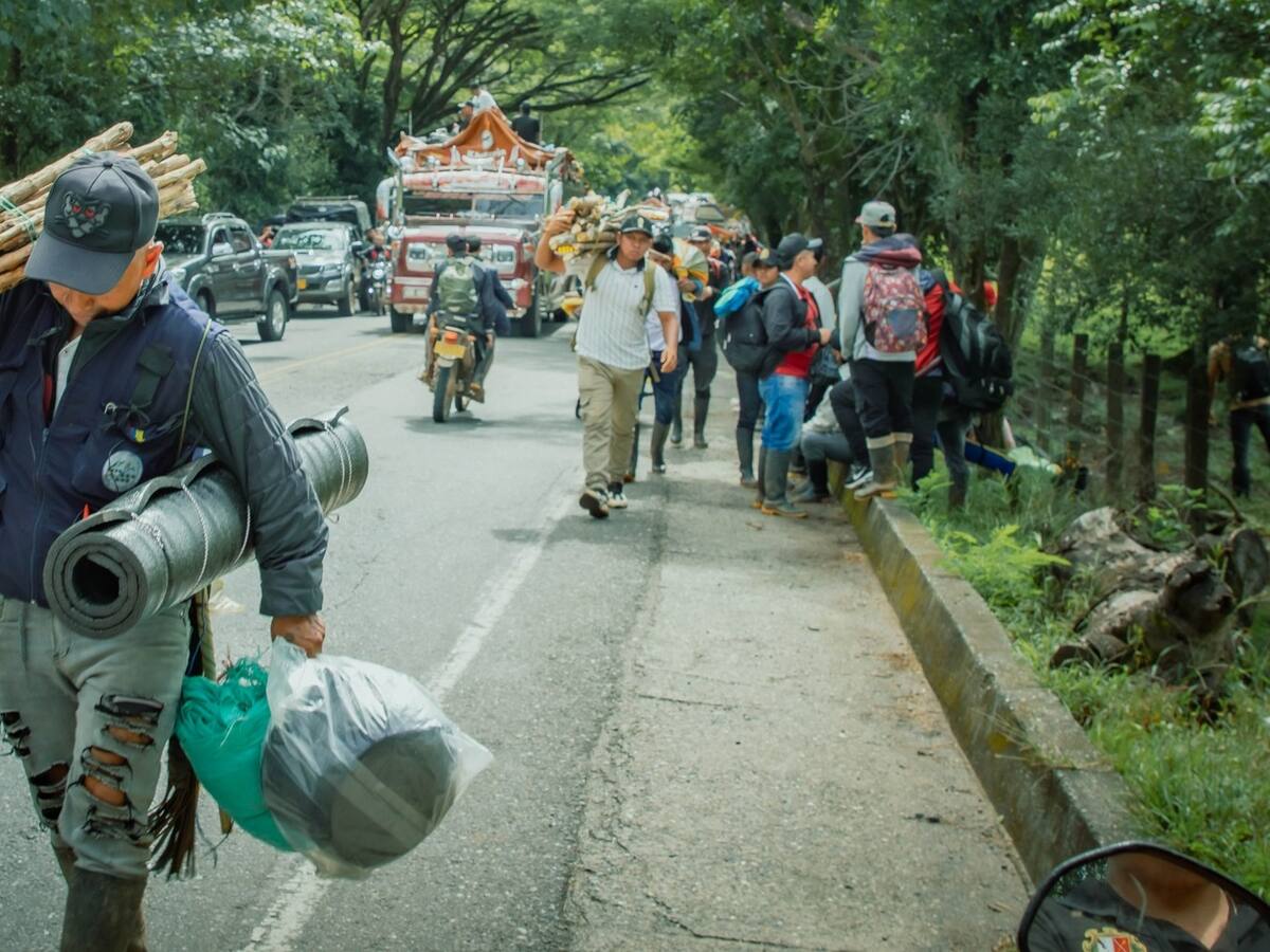 Por mal servicio de energía, campesinos realizan bloqueos intermitentes entre Cauca y Nariño
