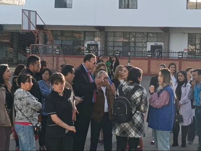 Los estudiantes rechazaron el abuso que sufrió una de sus compañeras. Foto | Caracol Radio