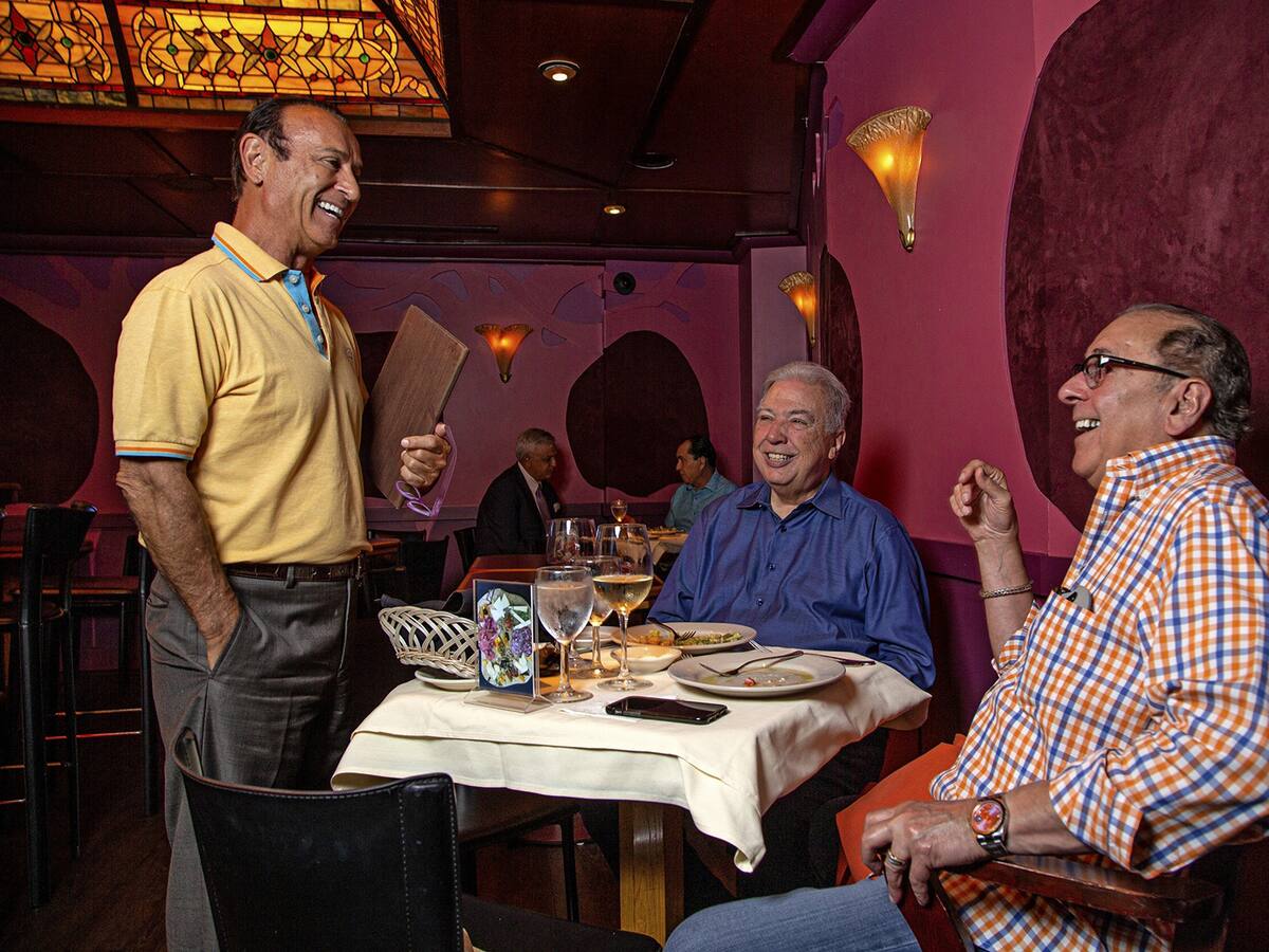 Murió Nino Pernetti, dueño de Caffe Abbracci: empleados lo recuerdan como “maestro”