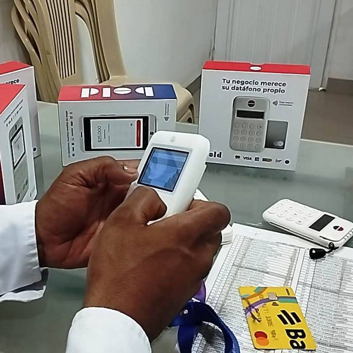 Con datafonos taxistas del aeropuerto de Cartagena podrán recibir pagos