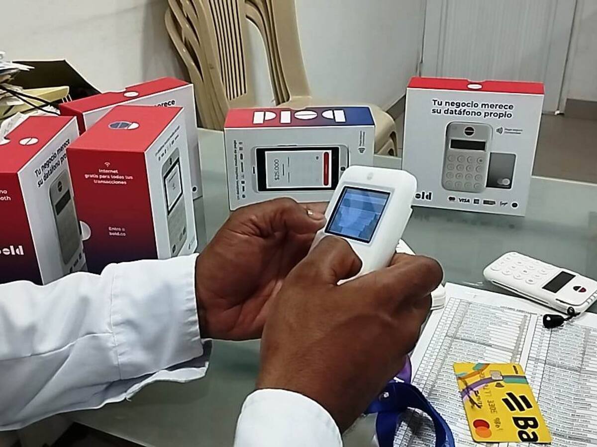 Con datafonos taxistas del aeropuerto de Cartagena podrán recibir pagos