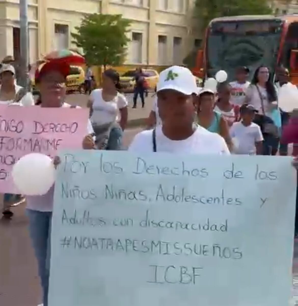 Protestas contra la modalidad ‘Atrapasueños de Apoyo’ del ICBF en Cartagena