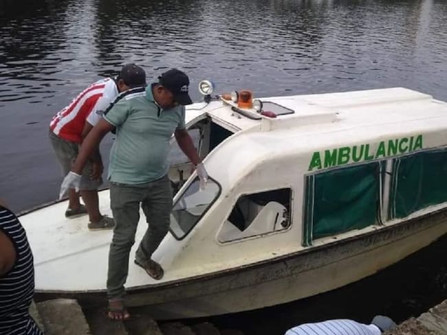 Venezolana tuvo un hijo cuando viajaba en una canoa en La Mojana